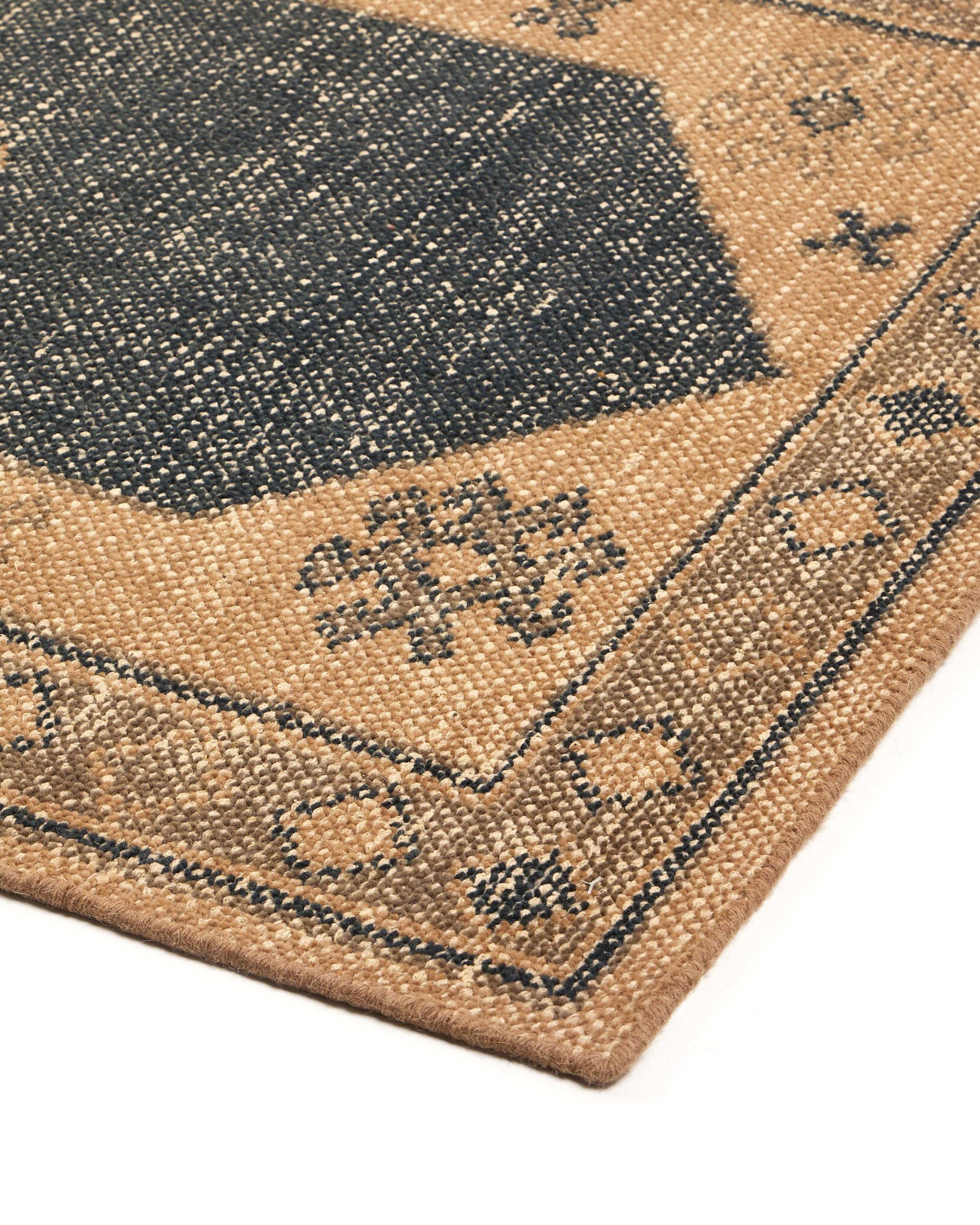 Samsa Navu / 3' x 12'
