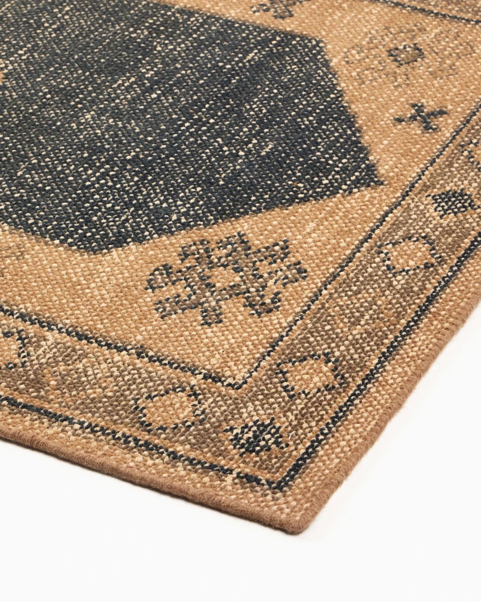 Samsa Navu / 3' x 12'