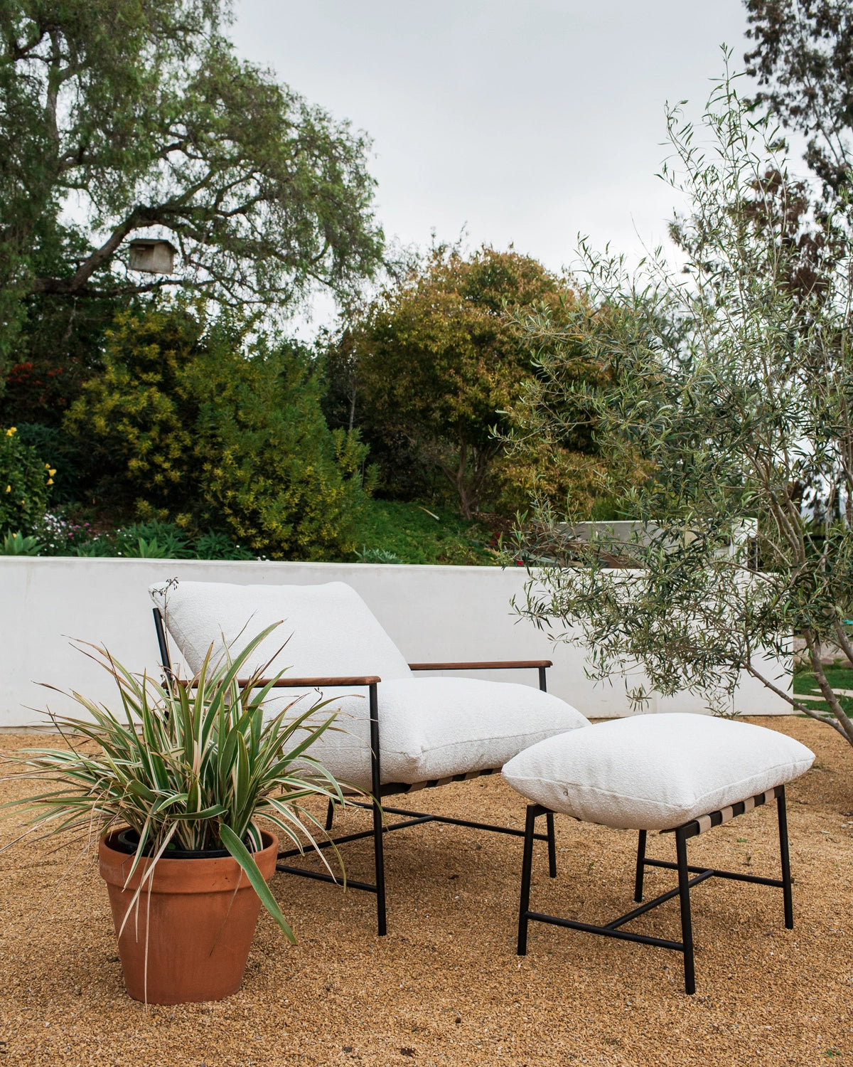 Dove FIQA Boucle with All-Weather Cover