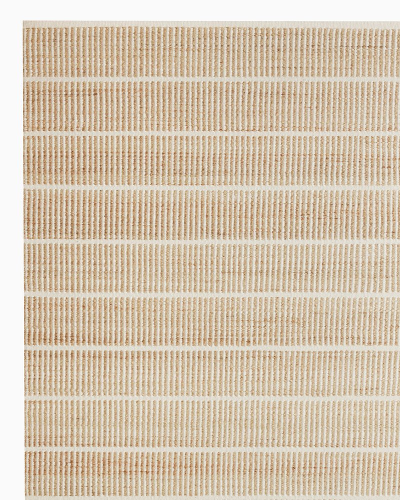 9'10" x 13'2" / Natural & White