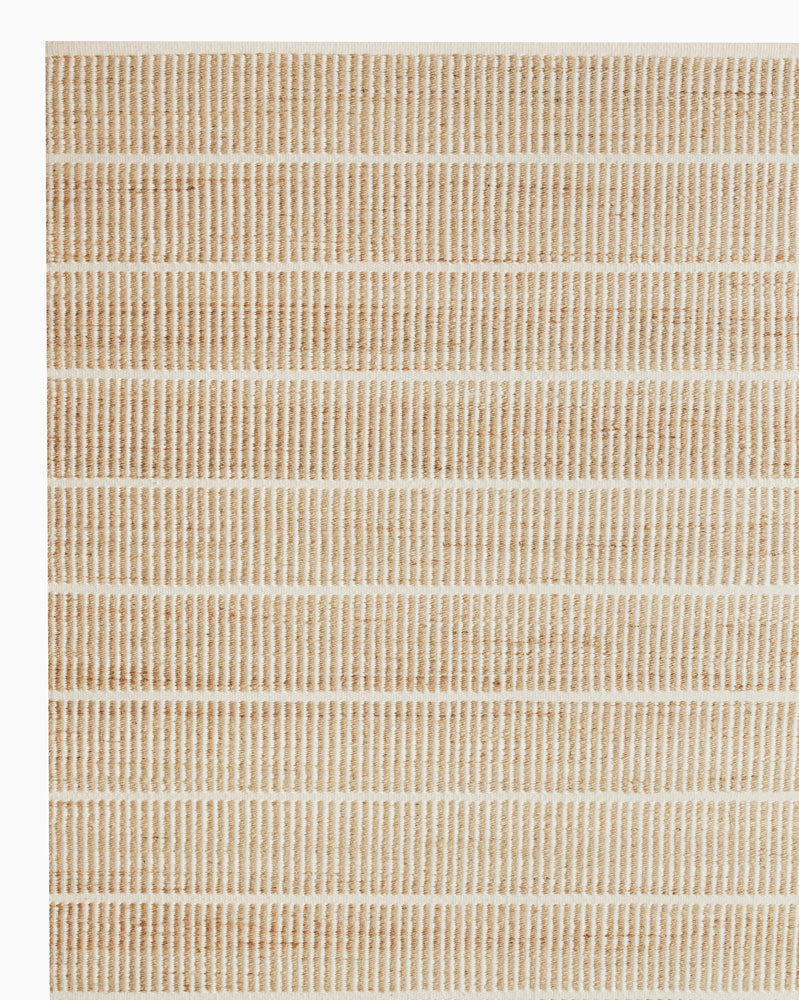 8'2" x 11'6" / Natural & White