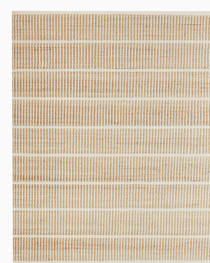 8'2" x 11'6" / Natural & White