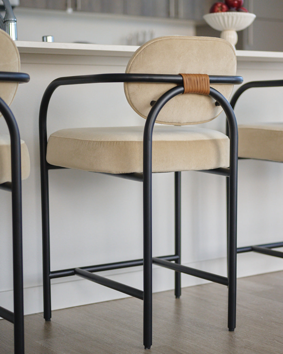 Oatmeal Velvet / Counter (25" Height)