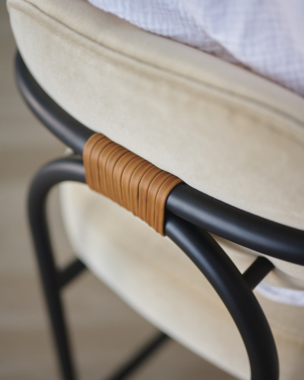 Oatmeal Velvet / Counter (25" Height)
