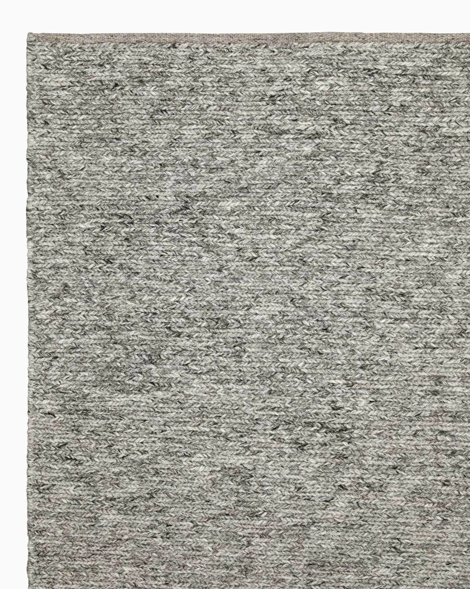 6'7" x 9'10" / Albatross