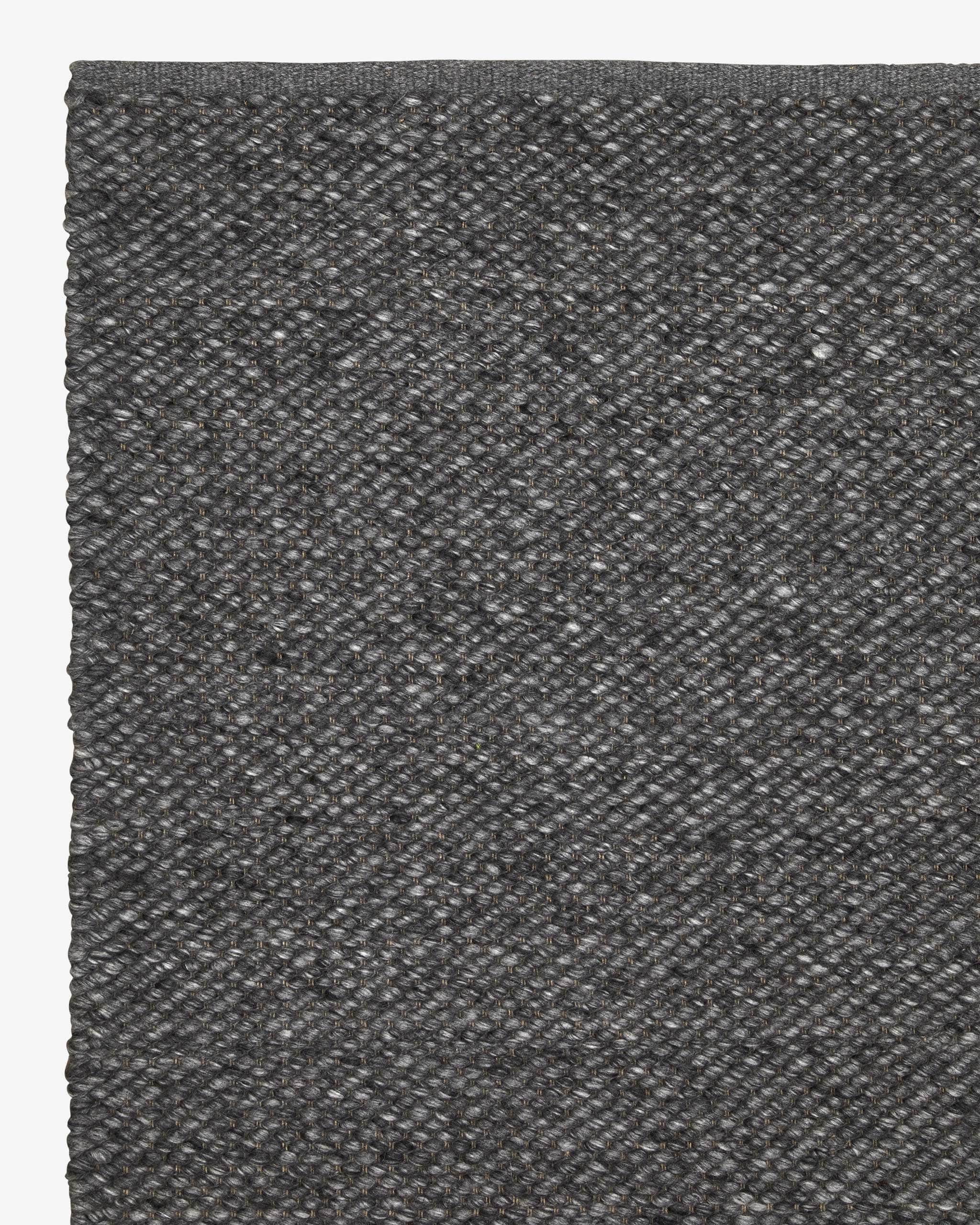 5'7" x 7'10" / Charcoal