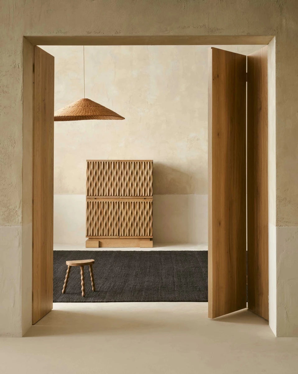 6'7" x 9'10" / Charcoal