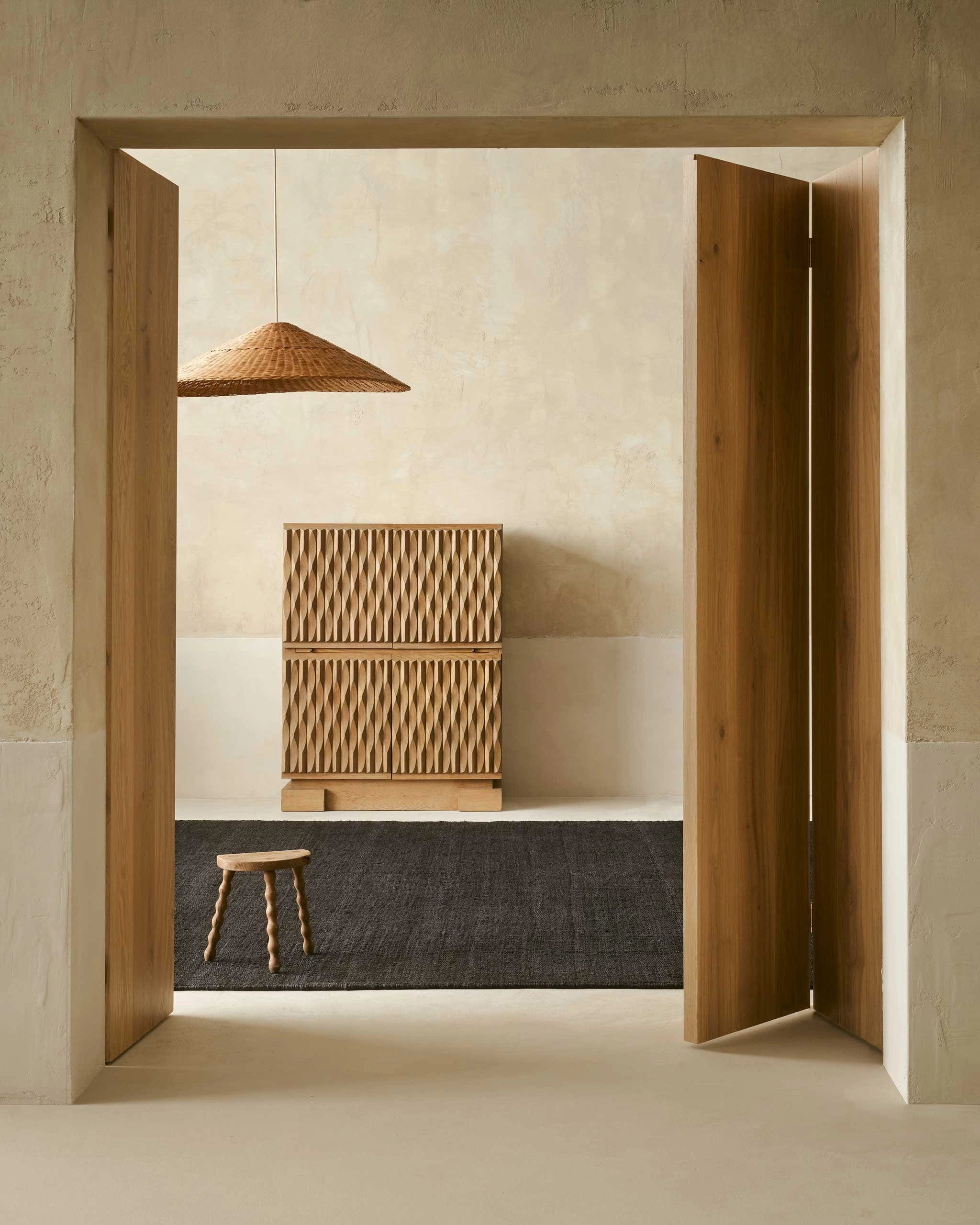 8'2" x 11'6" / Charcoal