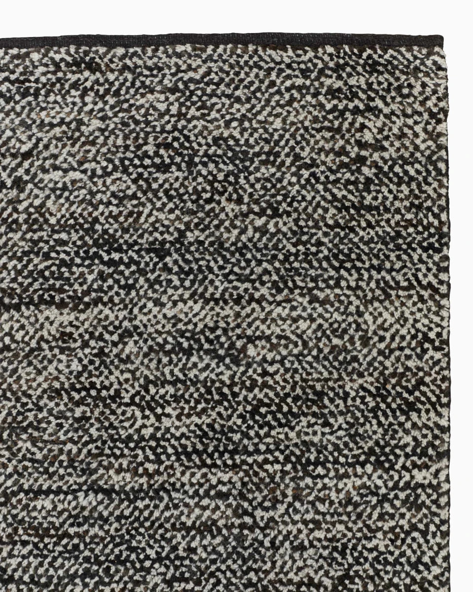 8'2" x 11'6" / Sable