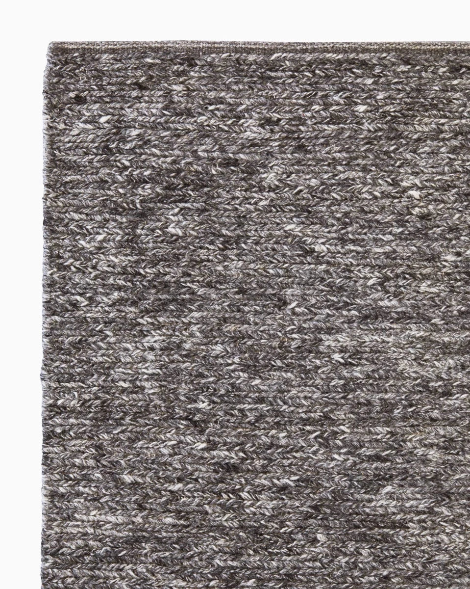 6'7" x 9'10" / Pepper