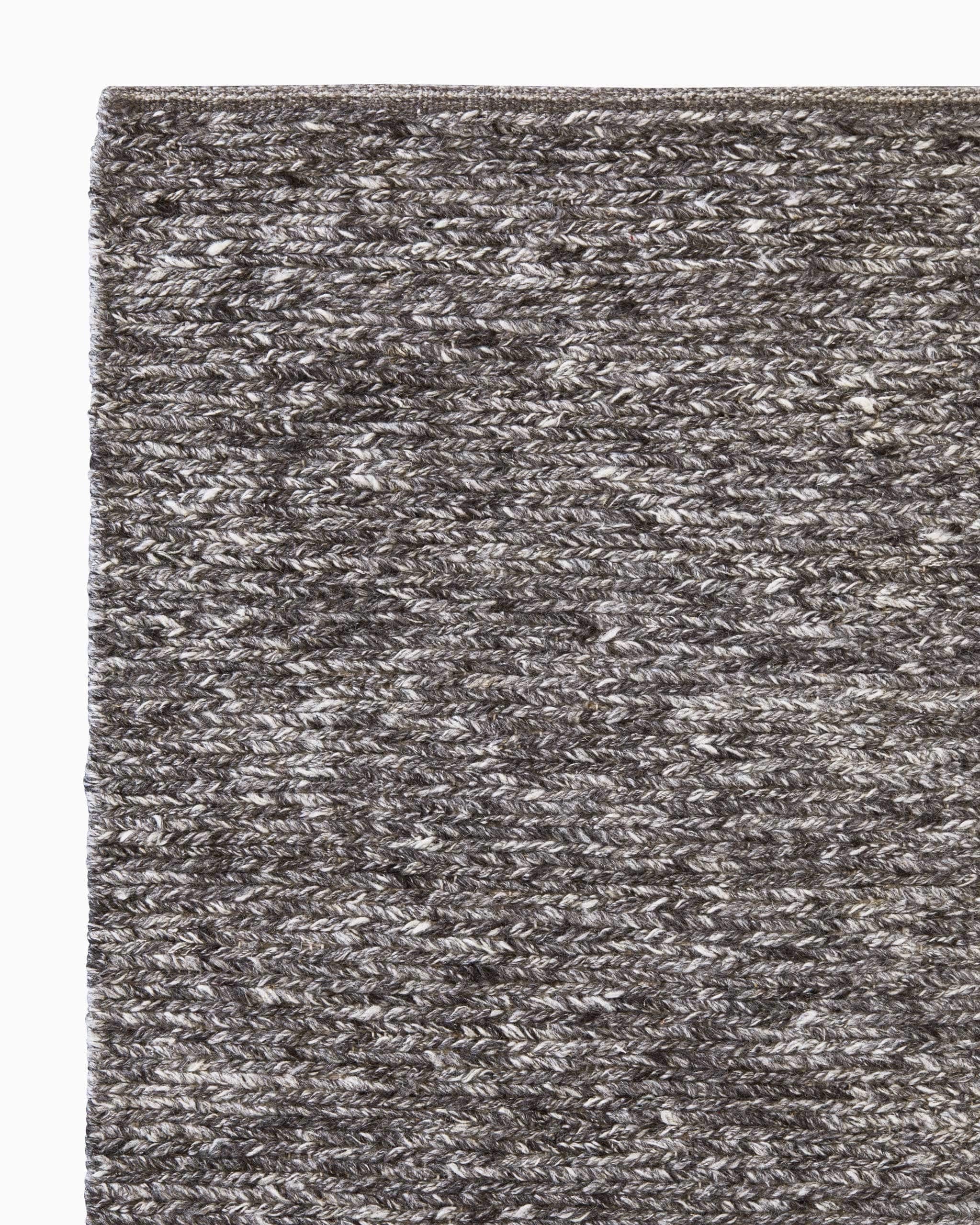 6'7" x 9'10" / Pepper