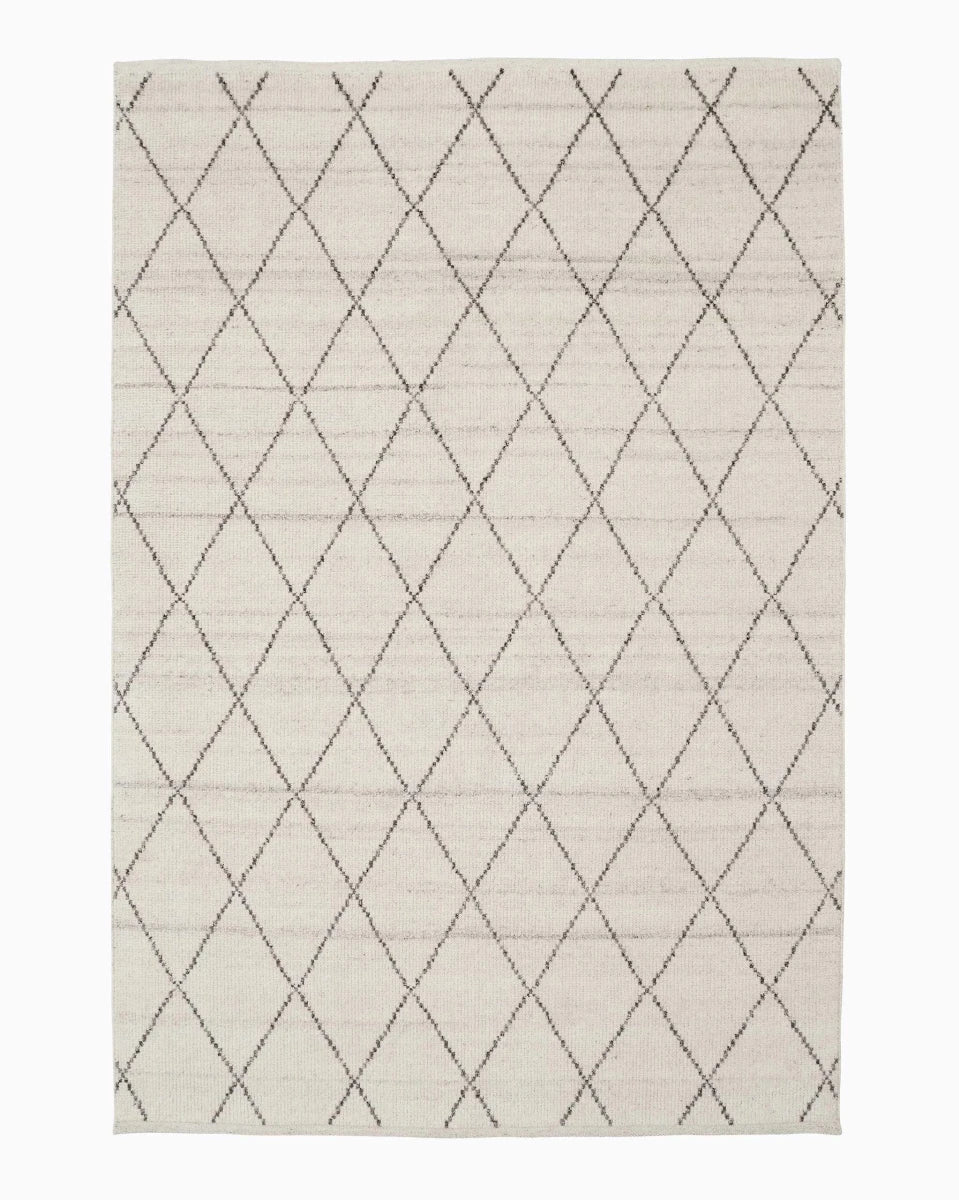 5'7" x 7'10" / Natural