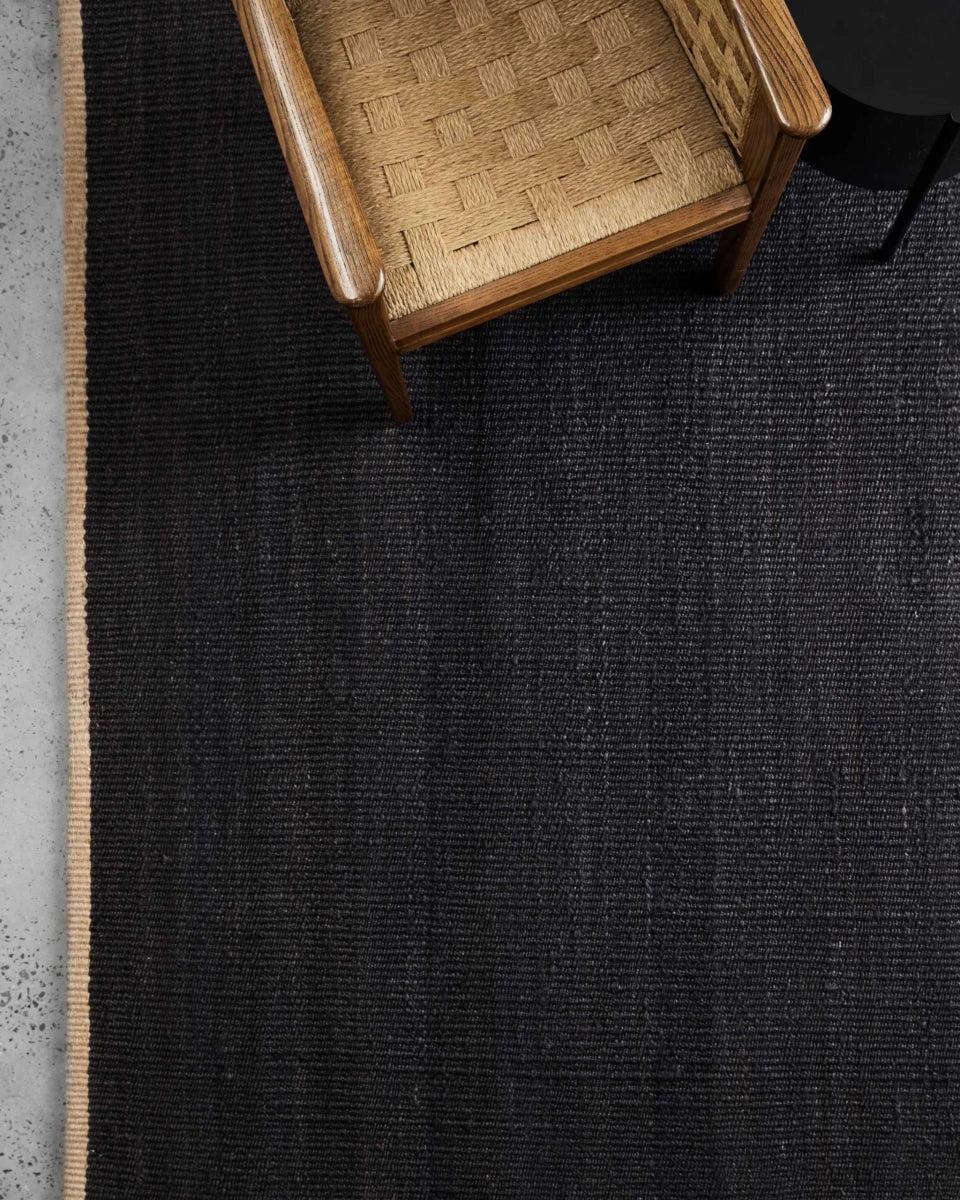 9'10" x 13'2" / Charcoal