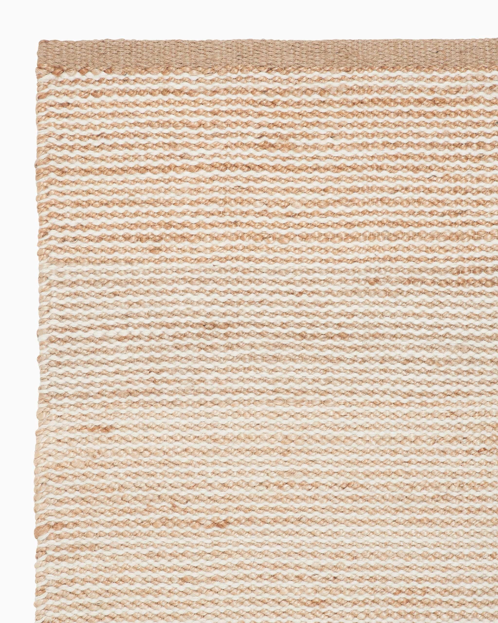 8'2" x 11'6" / Natural & White