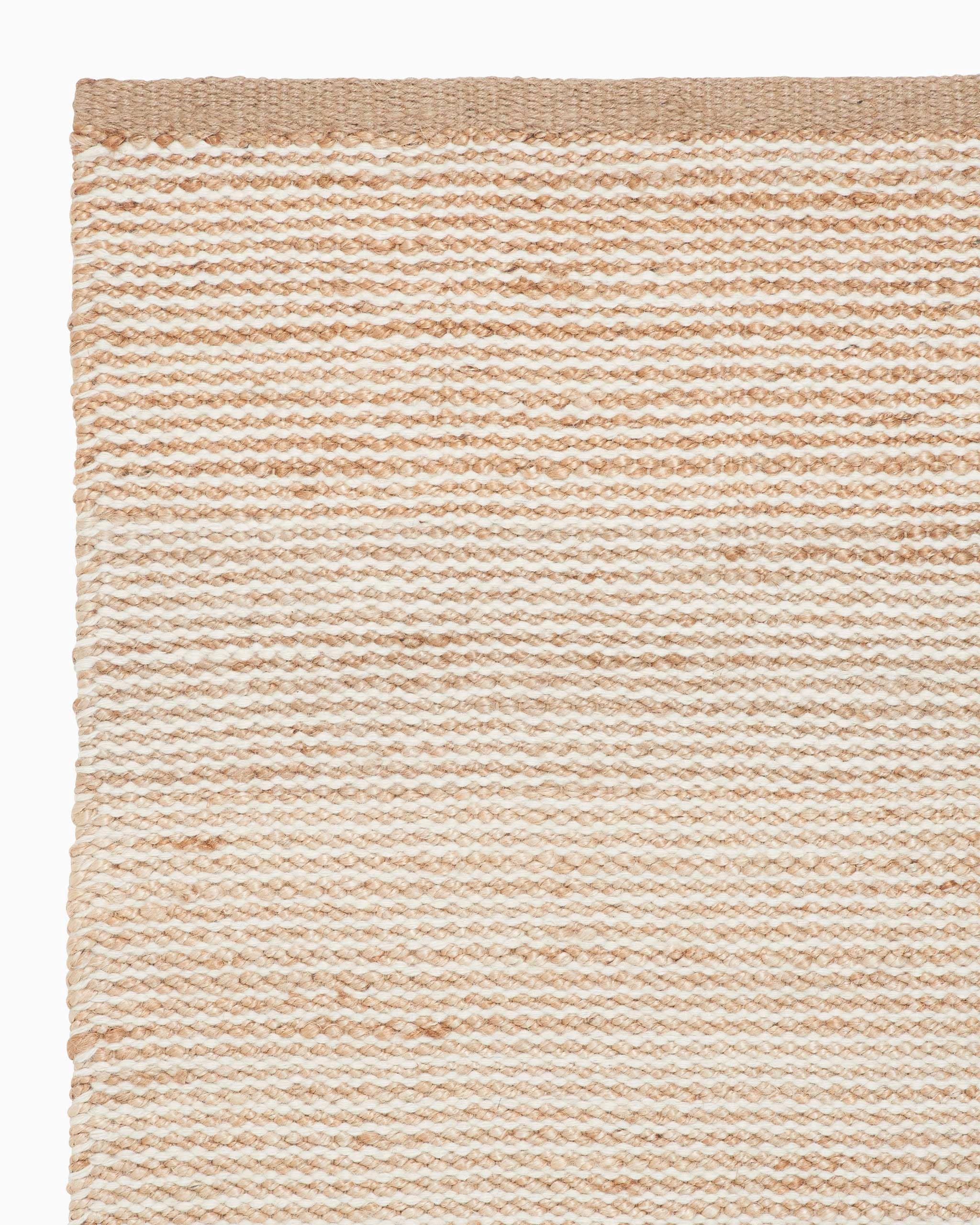 5'7" x 7'10" / Natural & White