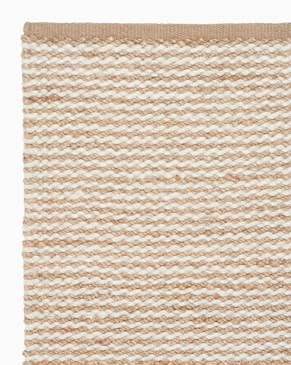 6'7" x 9'10" / Natural & Chalk