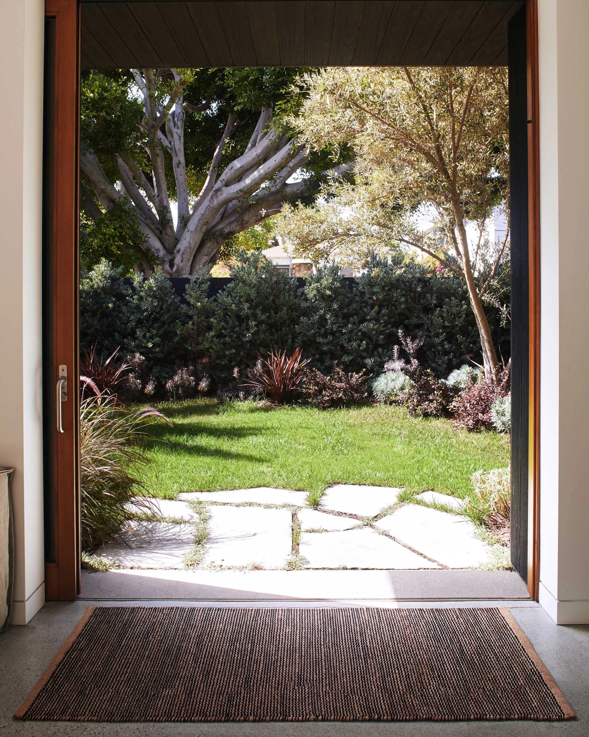 3' x 8' / Natural & Black