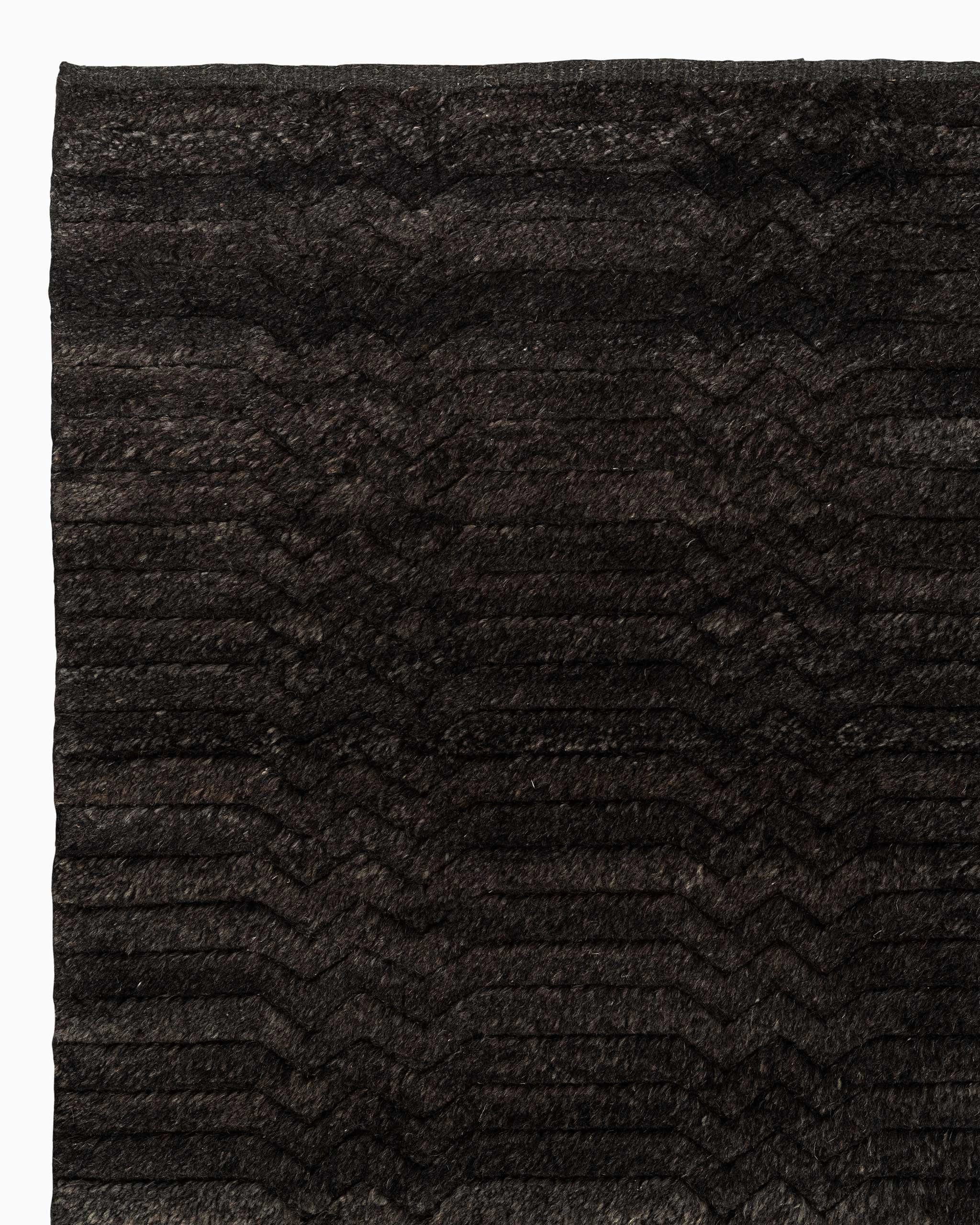 5'7" x 7'10" / Carbon