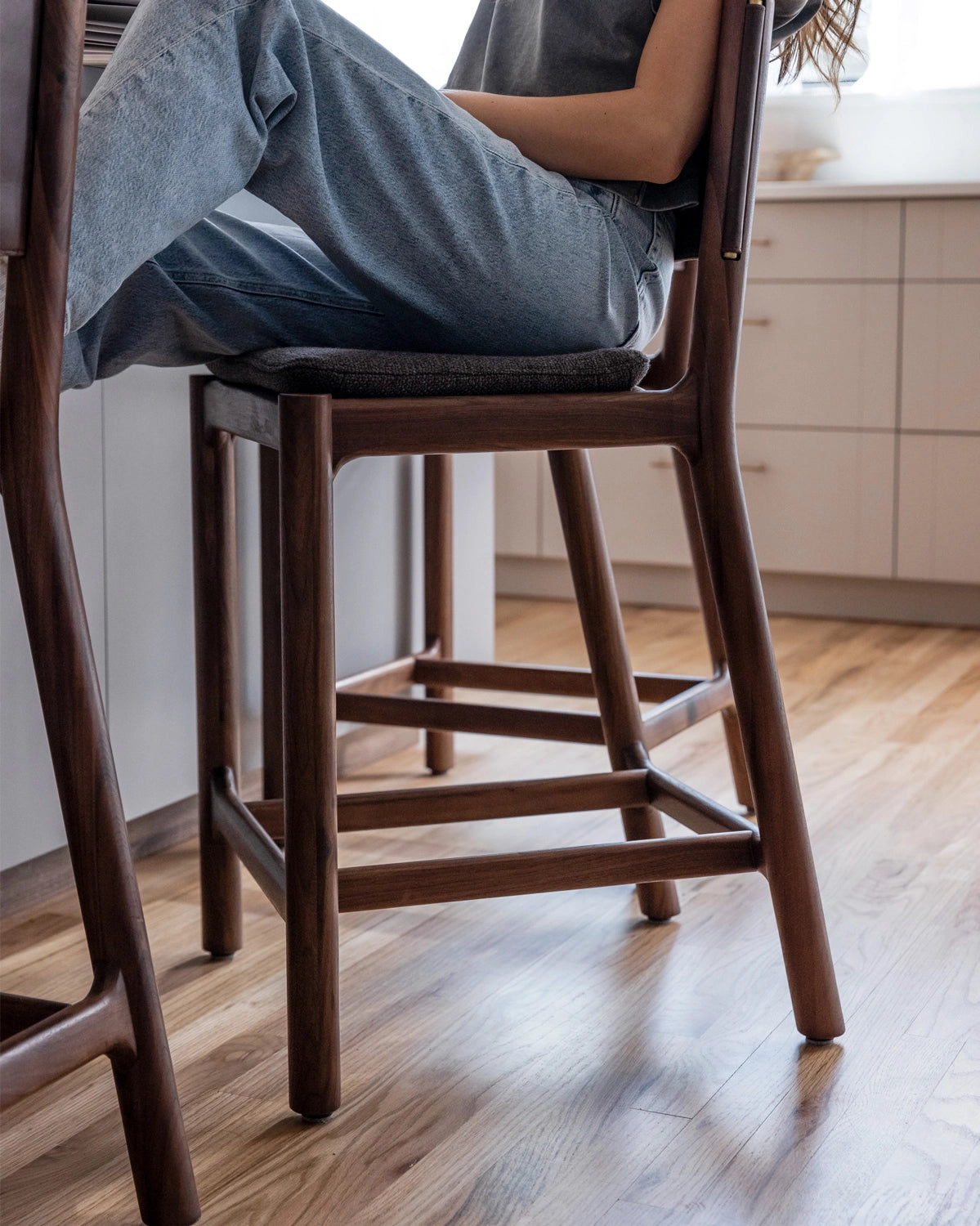 Ember Grey Seat / Chestnut Brown Leather Back / Walnut Frame