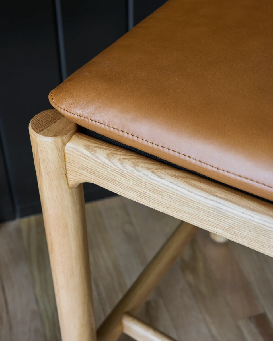 Saddle Leather Seat / Saddle Leather Back / White Oak Frame / Counter (26" Height)