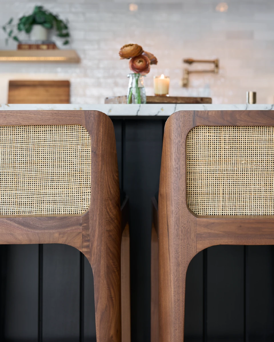Black Leather Seat / Walnut Frame / Counter (27" Height)
