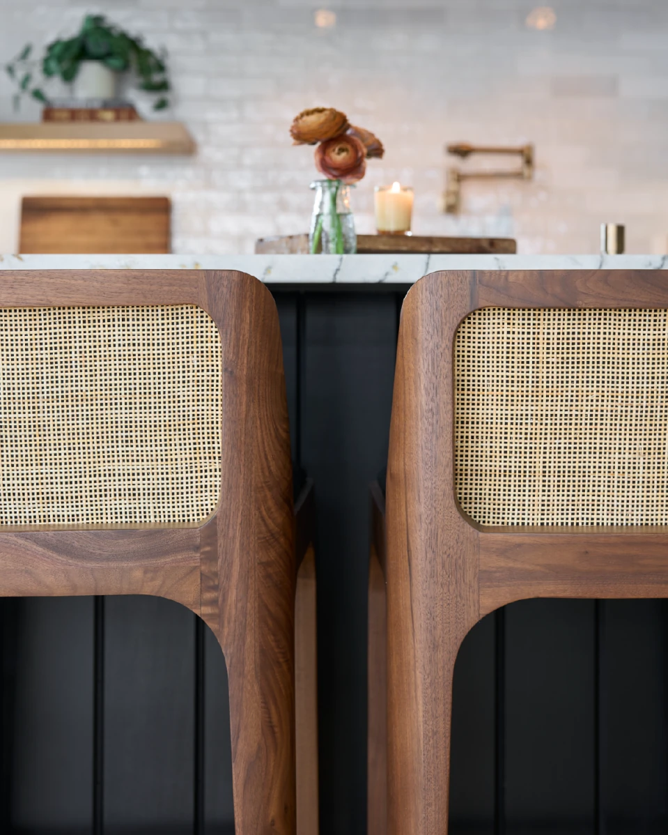 Black Leather Seat / Walnut Frame / Counter (27" Height)
