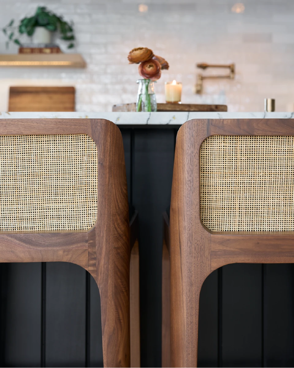 Black Leather Seat / Walnut Frame / Counter (27" Height)