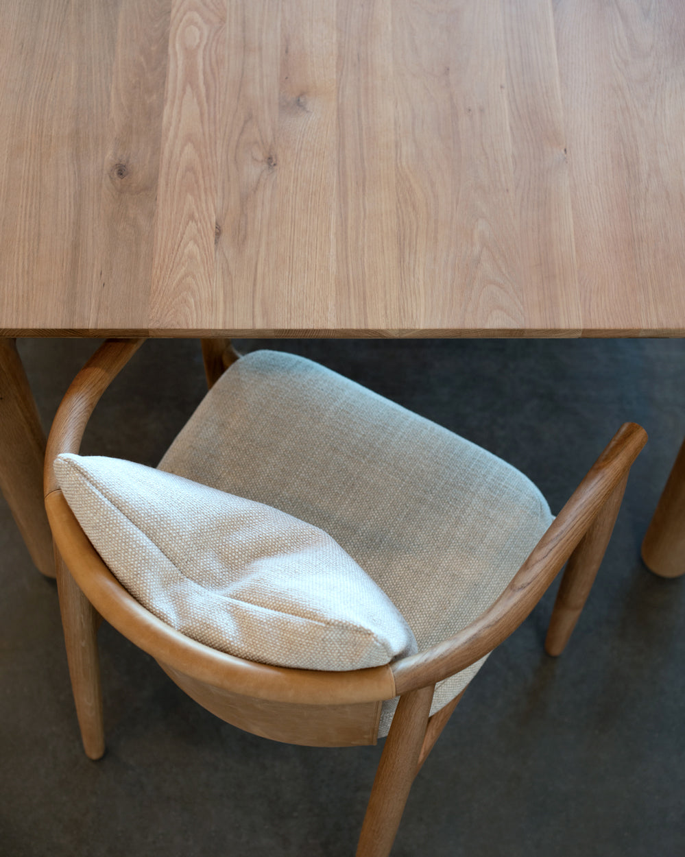 White Oak / 78" x 42" | Seats 6