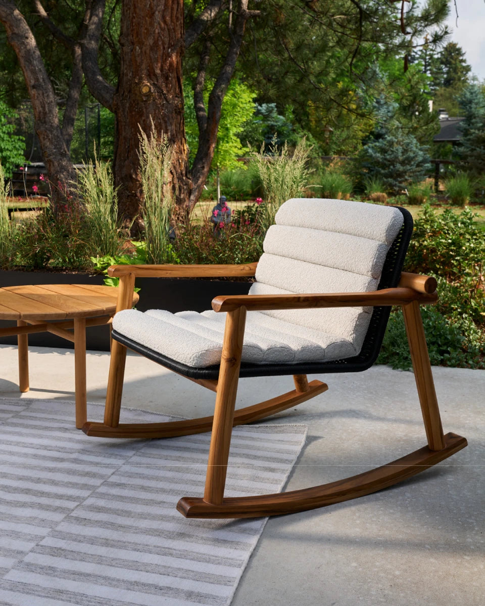 Dove FIQA Boucle / Black Rattan Seat