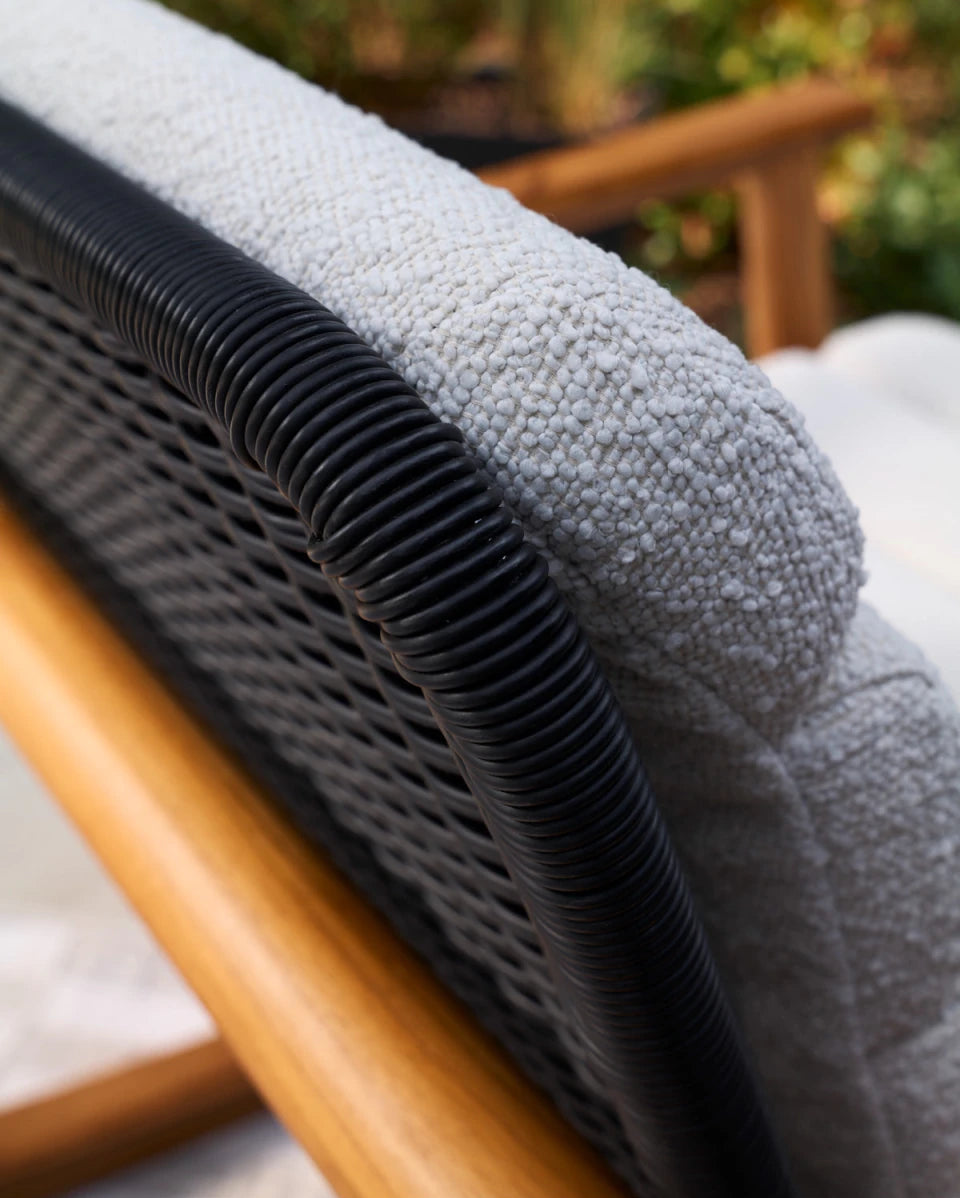 Dove FIQA Boucle / Black Rattan Seat