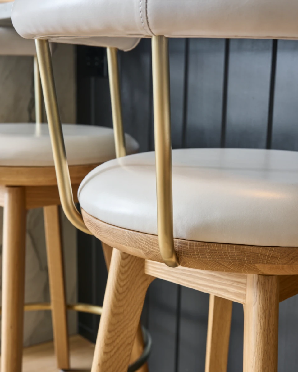Pearl Leather / White Oak / Counter (25.5" Height)