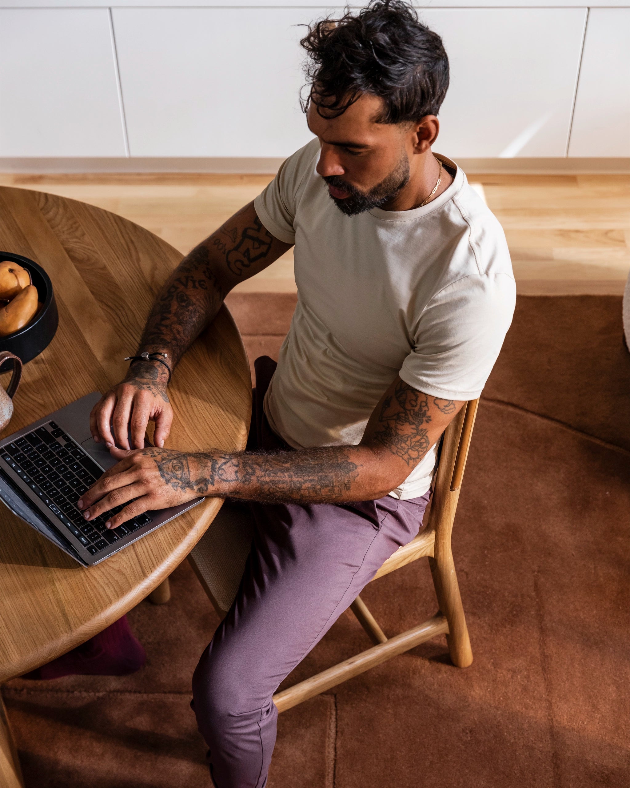 White Oak / 48" round | Seats 3