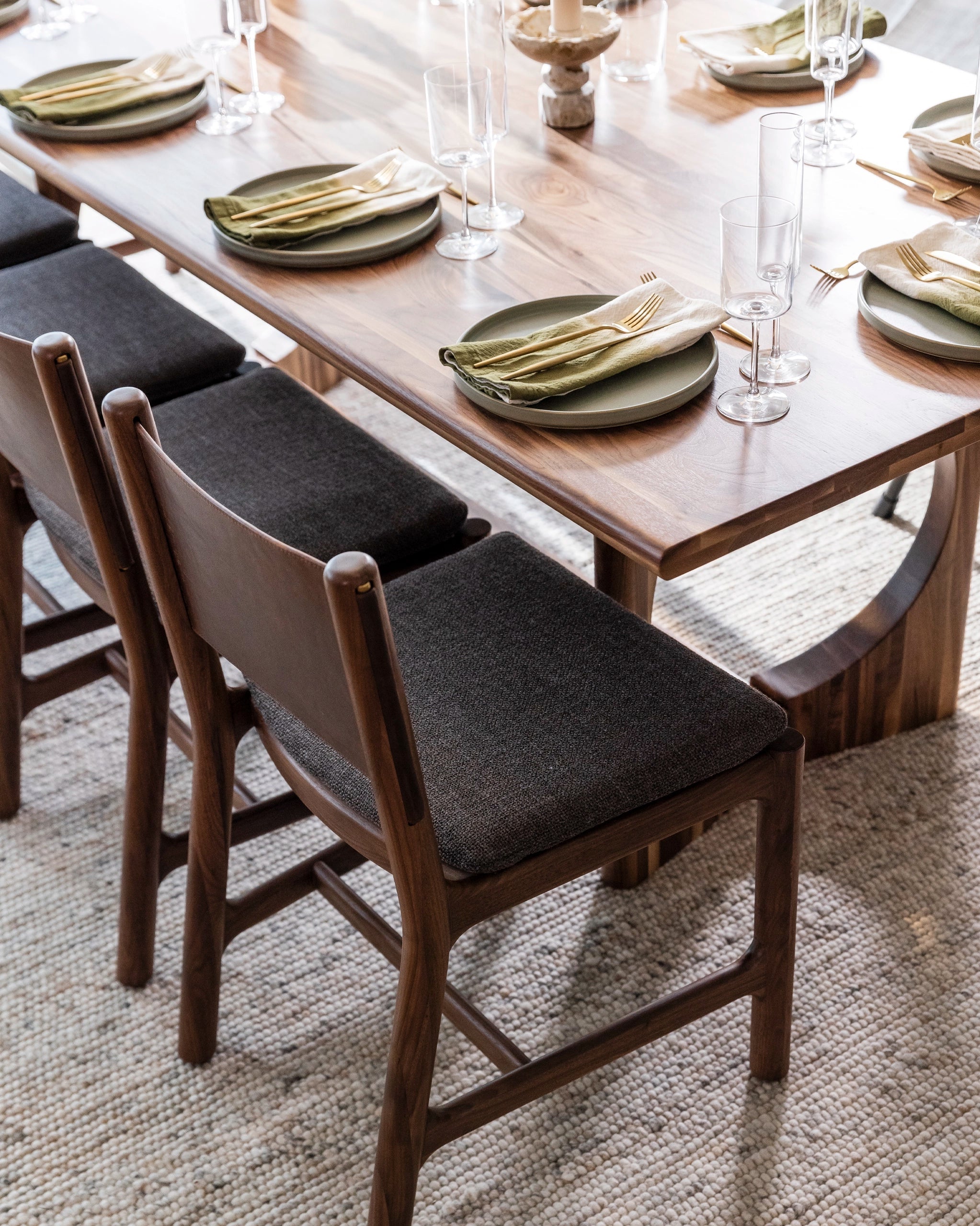 Walnut / 84" length | Seats 6