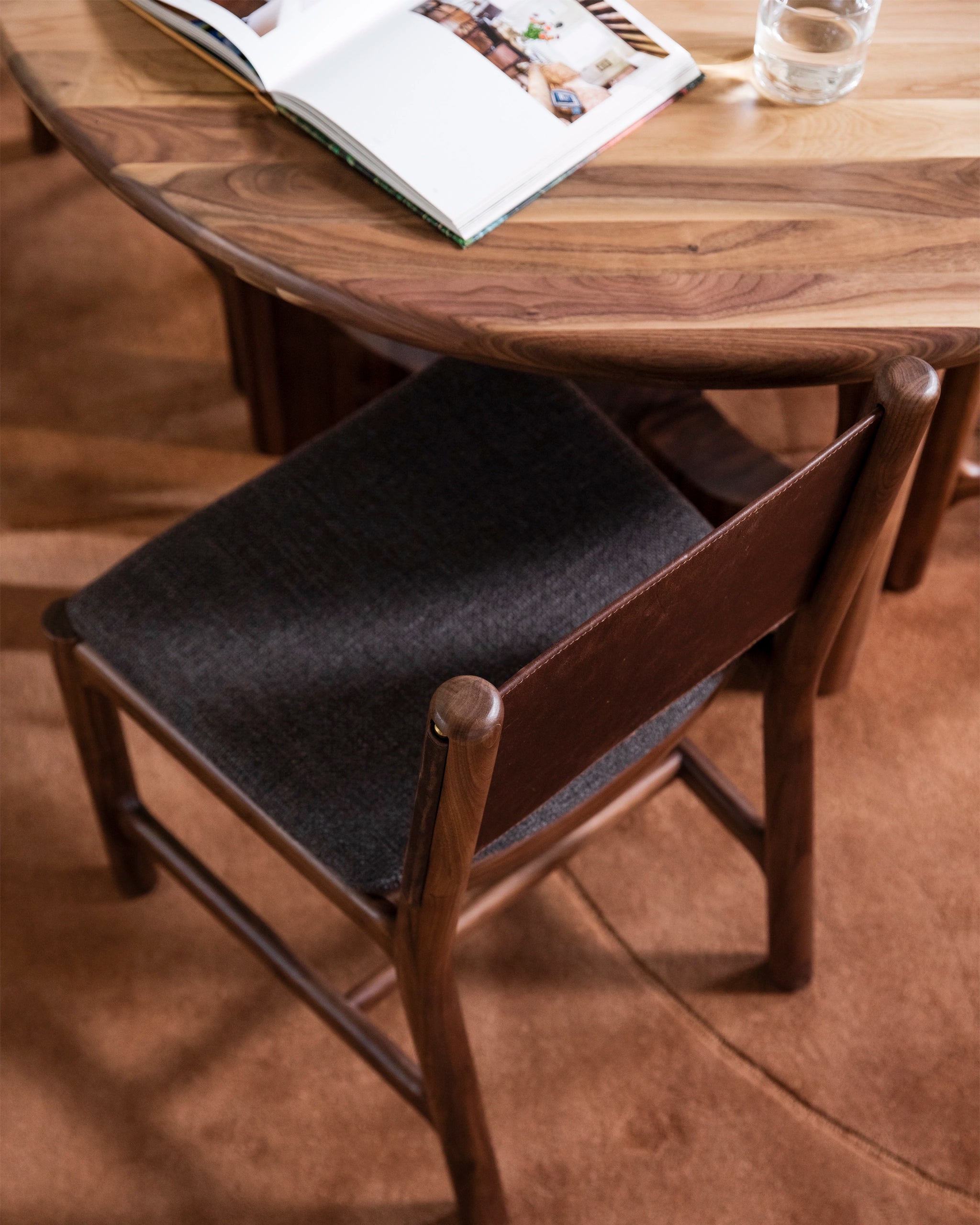 Walnut / 48" round | Seats 3