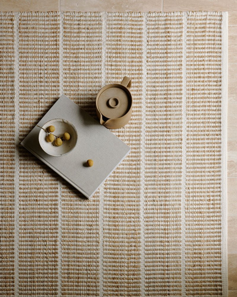 9'10" x 13'2" / Natural & White