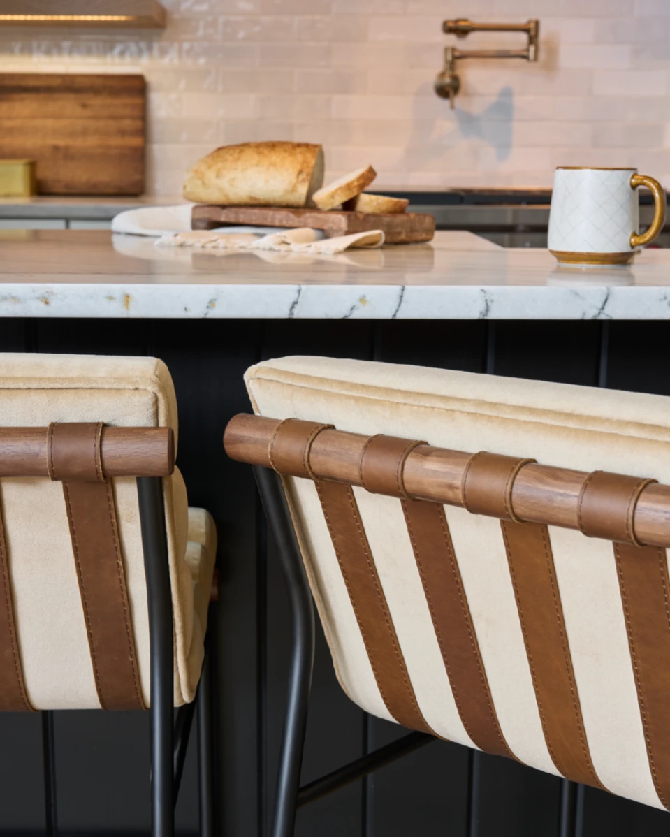 Caramel Velvet / Walnut / Counter (24" Height)