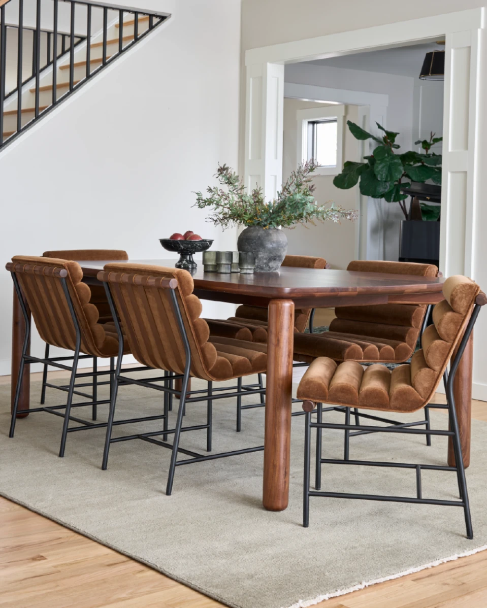 Cognac Velvet / Walnut