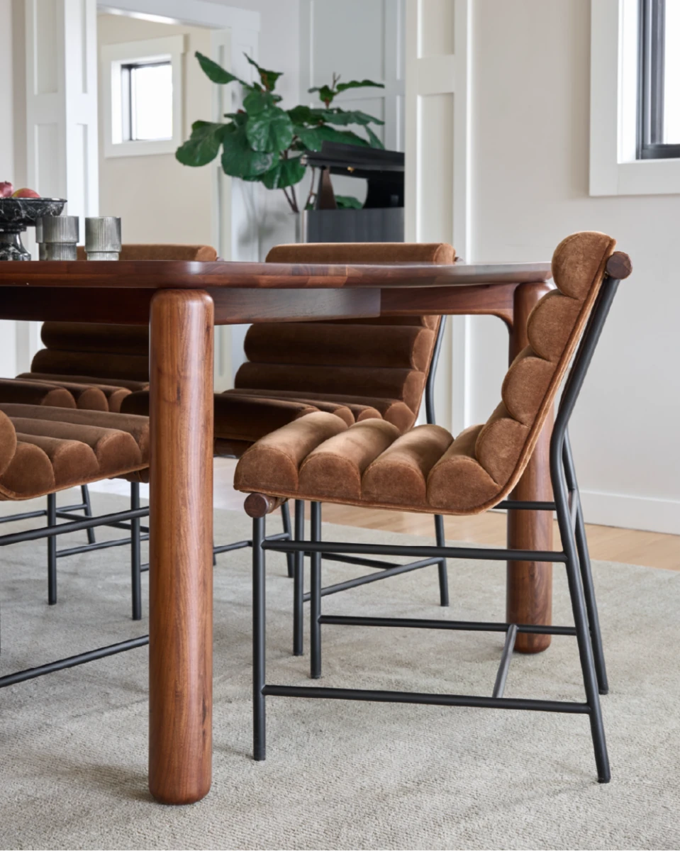 Cognac Velvet / Walnut