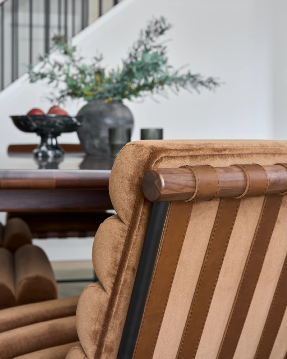 Cognac Velvet / Walnut