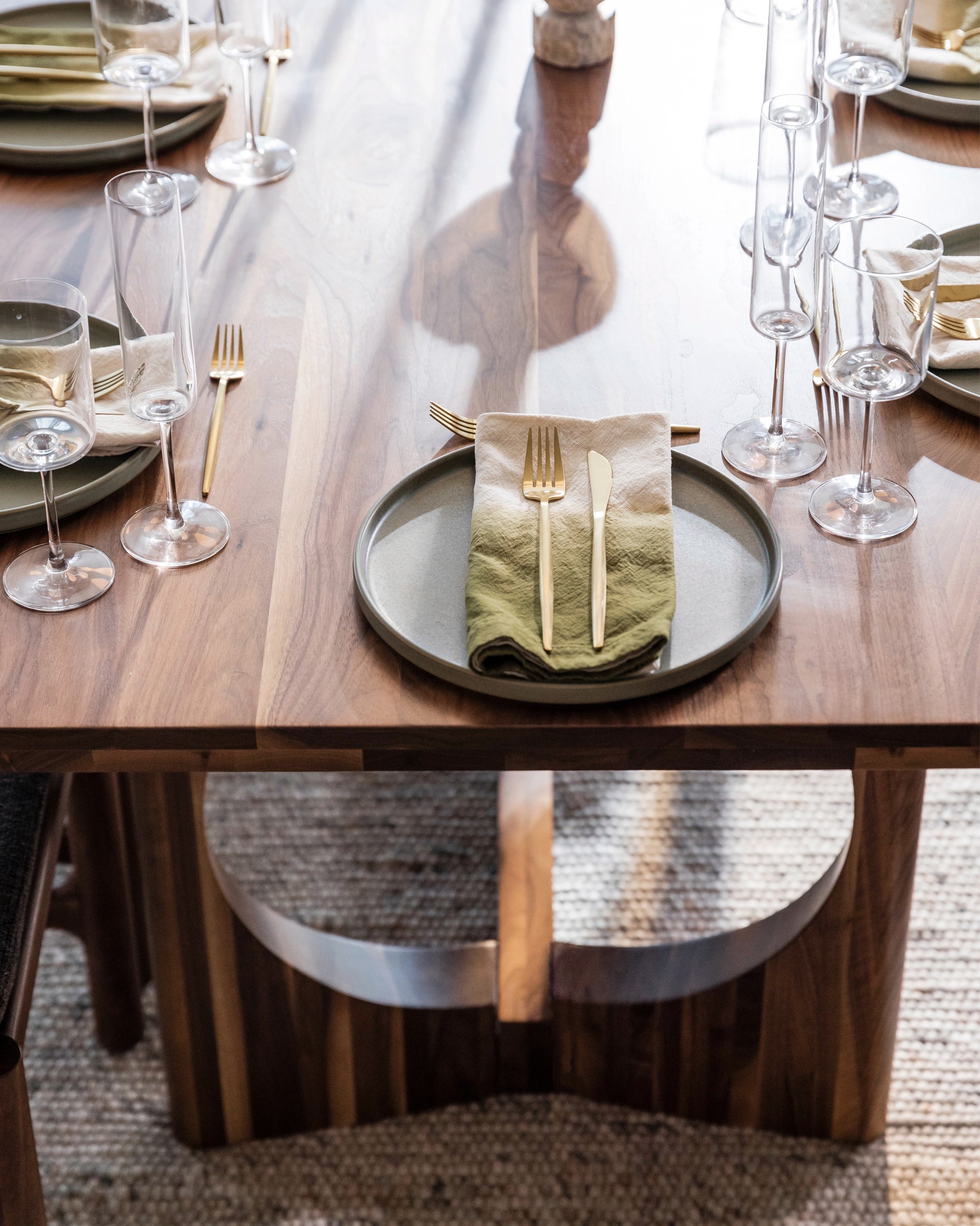 Walnut / 96" length | Seats 8