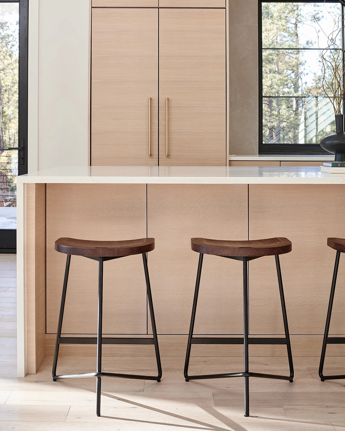 Walnut / Counter (24" Height)