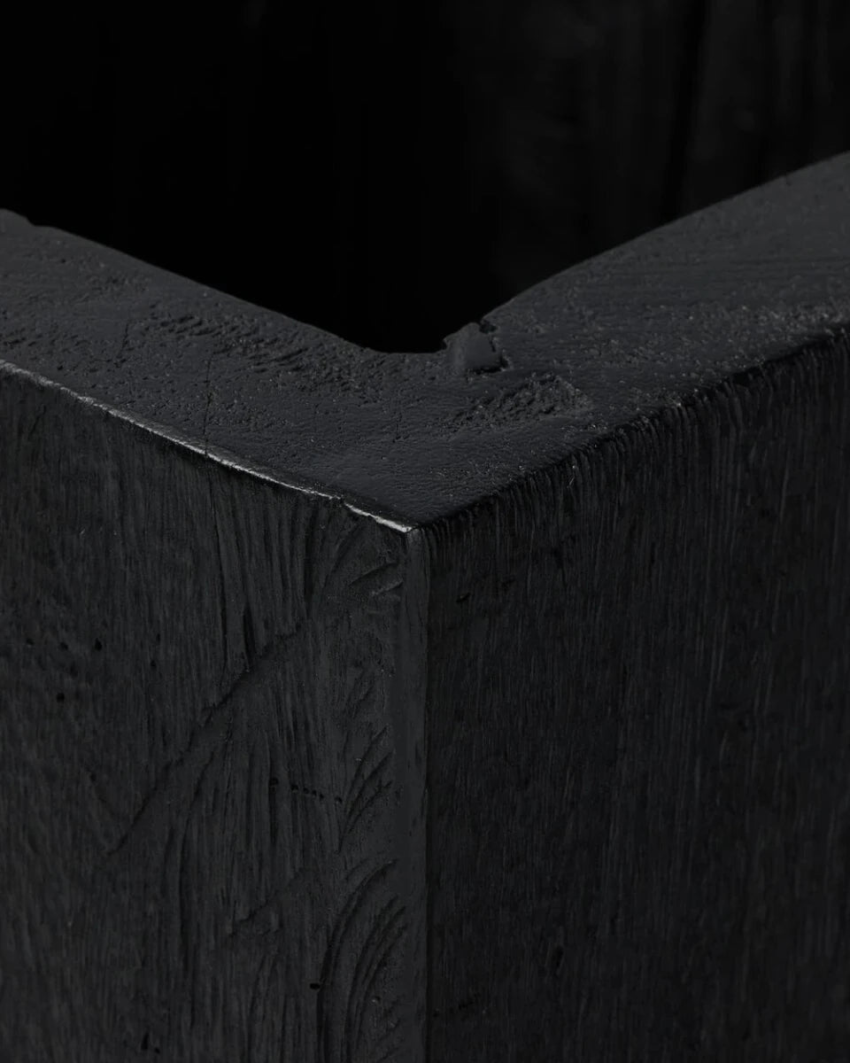 Carbonized Black / Medium
