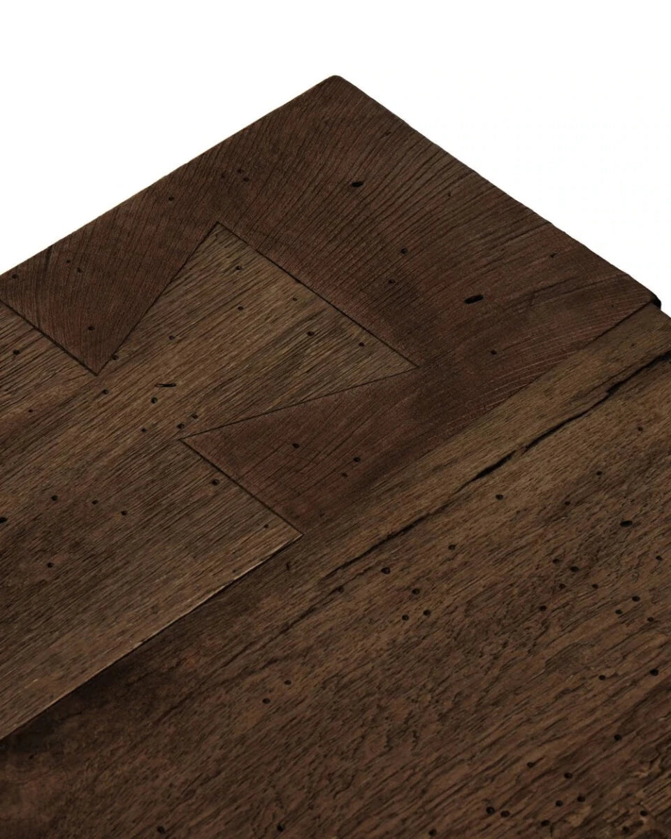 Ebony Rustic Wormwood Oak / 40"