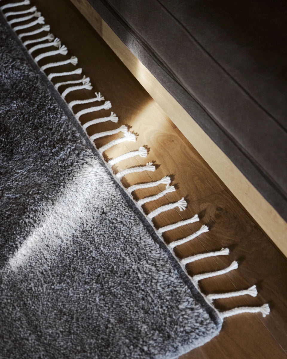 8'2" x 11'6" / Storm