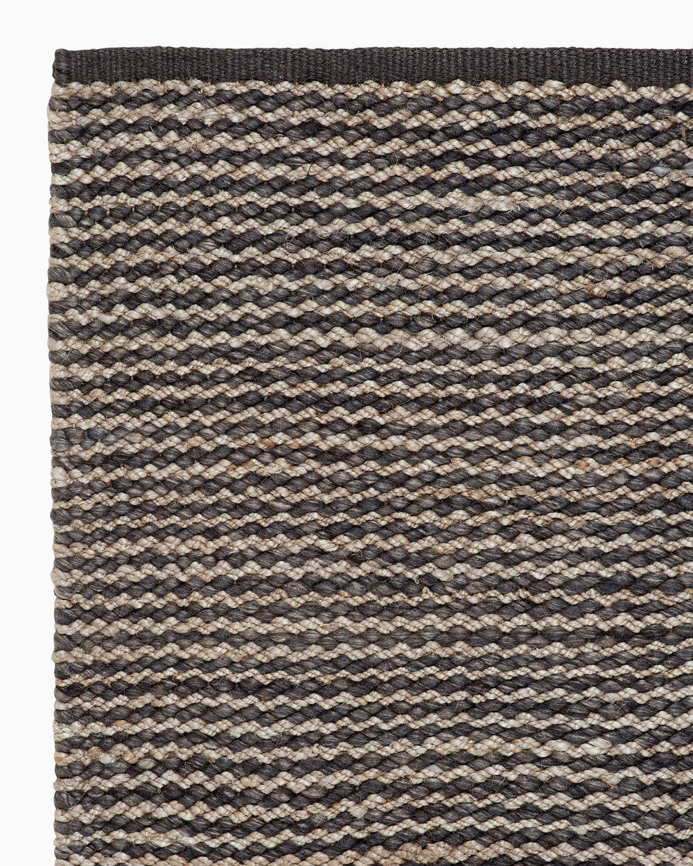 6'7" x 9'10" / Pewter & Charcoal