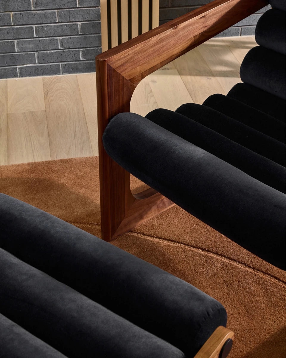 Walnut Frame / Ebony Velvet