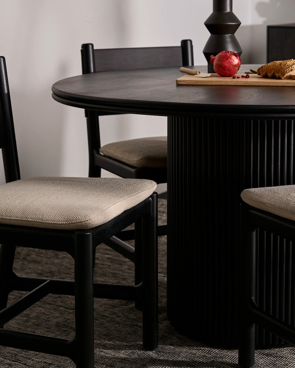 Ebony / 48&quot; round | Seats 4