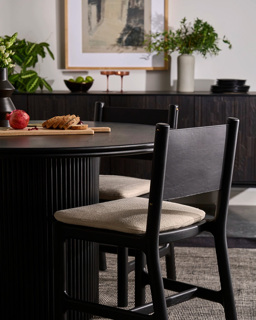 Ebony / 48" round | Seats 4