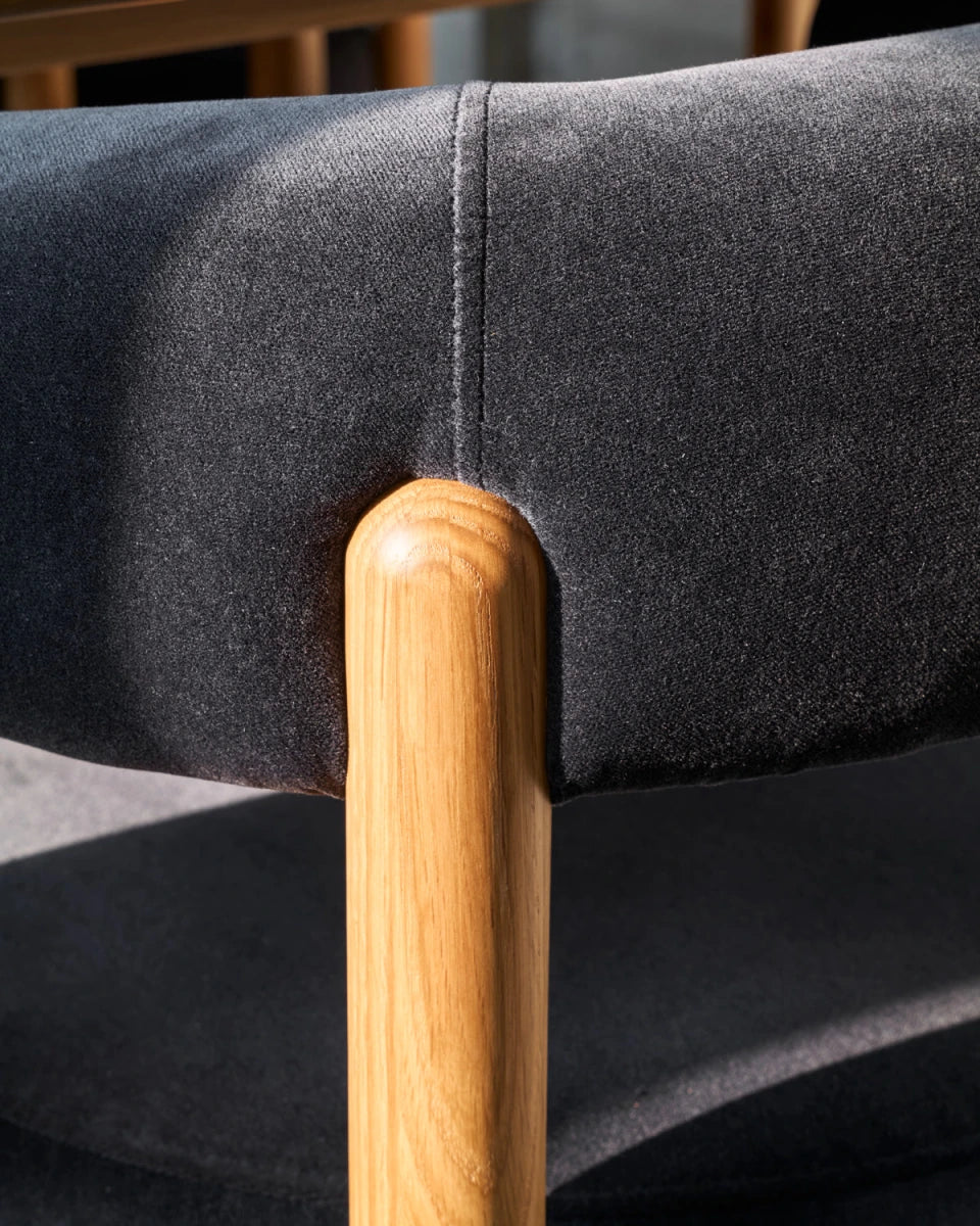 Ebony Velvet / White Oak