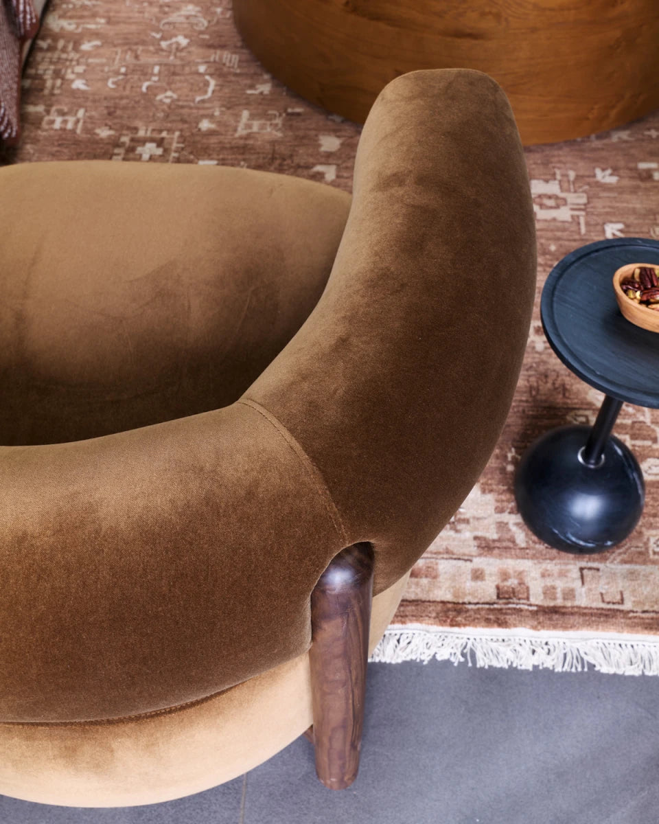 Cognac Velvet / Walnut